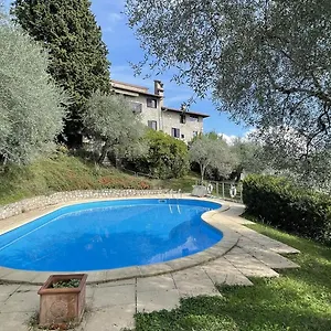 Apartment Antico Fienile Belvedere, Gardone Riviera